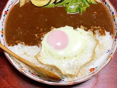 かき菜炒めとズッキーニと目玉焼きトッピングカレー。